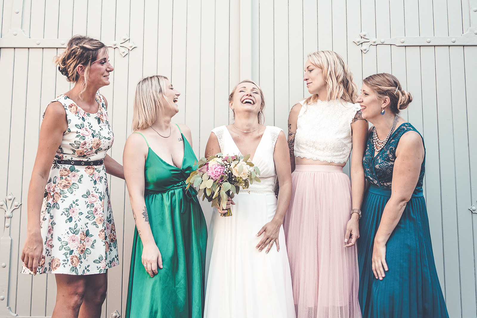 Mariée femme et ses demoiselles